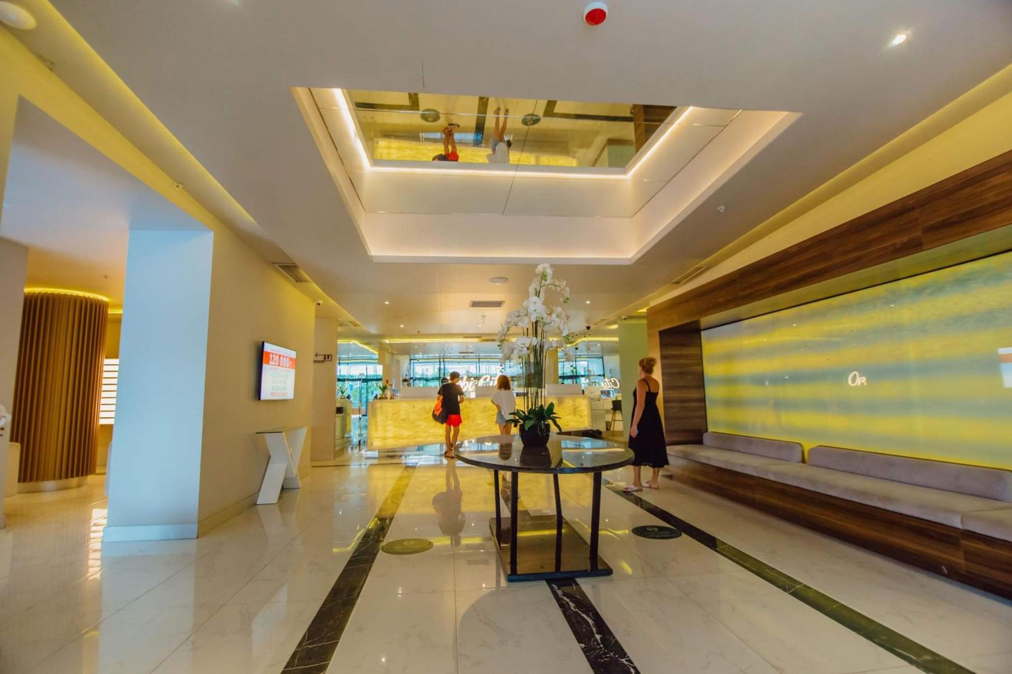 Orbi City Black Sea View Aparthotel Batumi Esterno foto