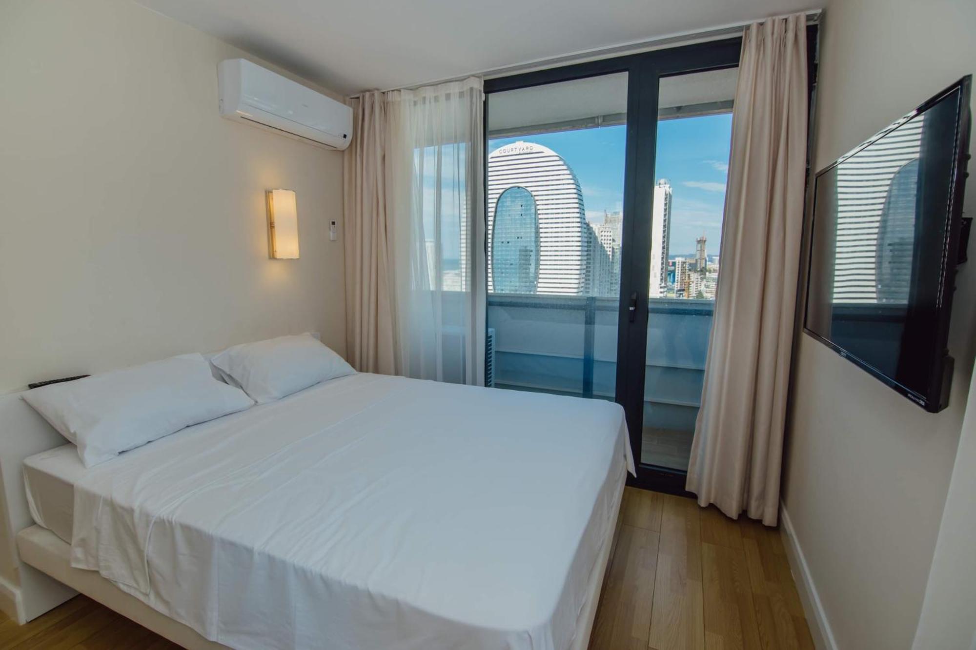 Orbi City Black Sea View Aparthotel Batumi Esterno foto